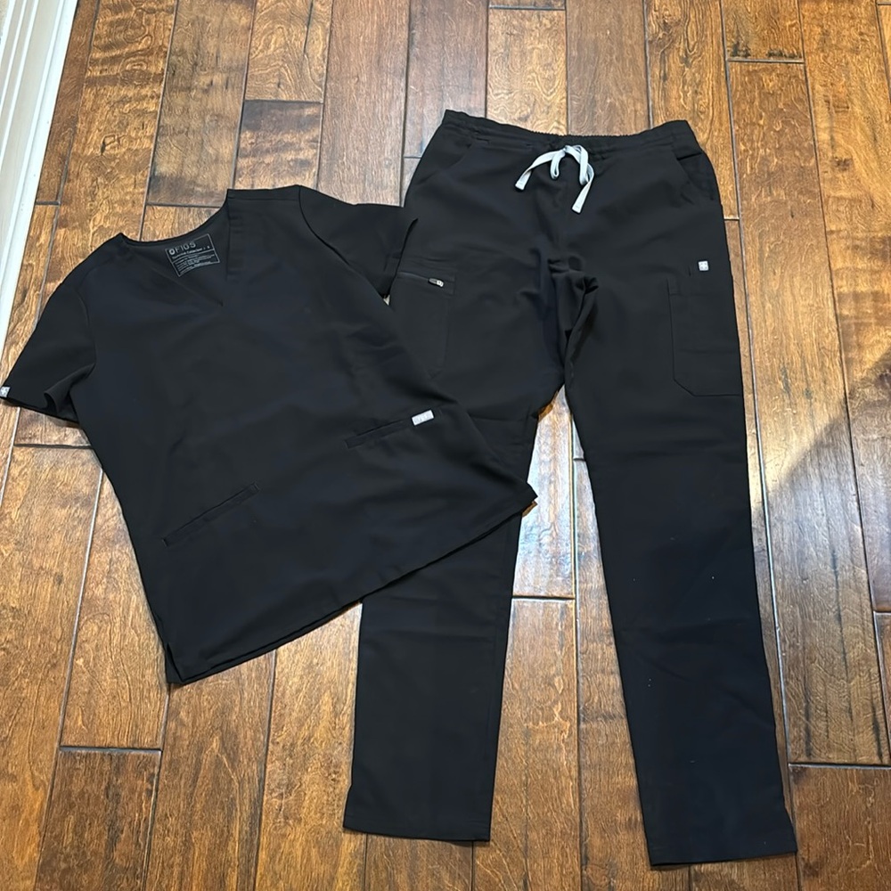 Figs Black Scrub Set